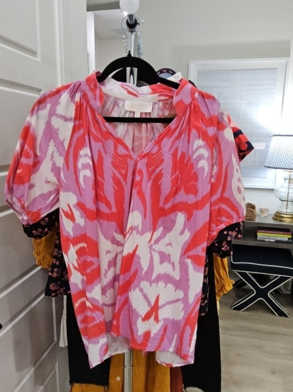 Women's Pink & Coral Abstract Print V-Neck Blouse